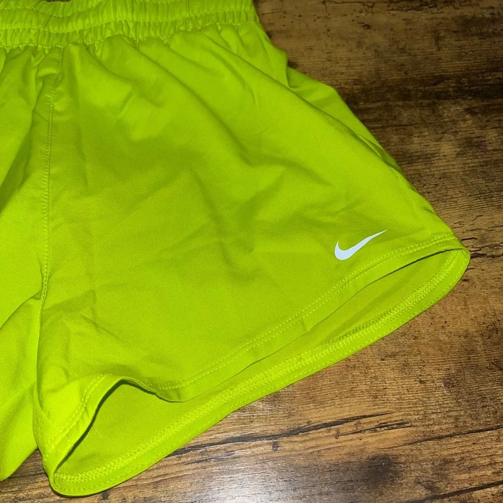 Nike Dri-FIT One High-Waisted Training Shorts Bright Cactus Kids Medium NWT‎